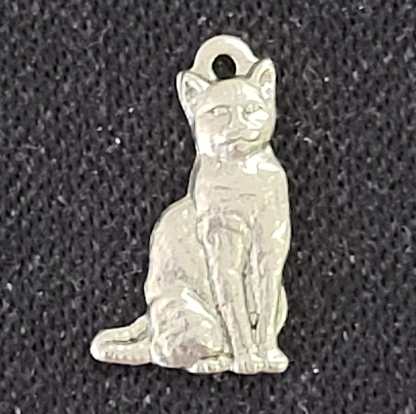 Sitting Cat Charm - Antique Silver 17mm
