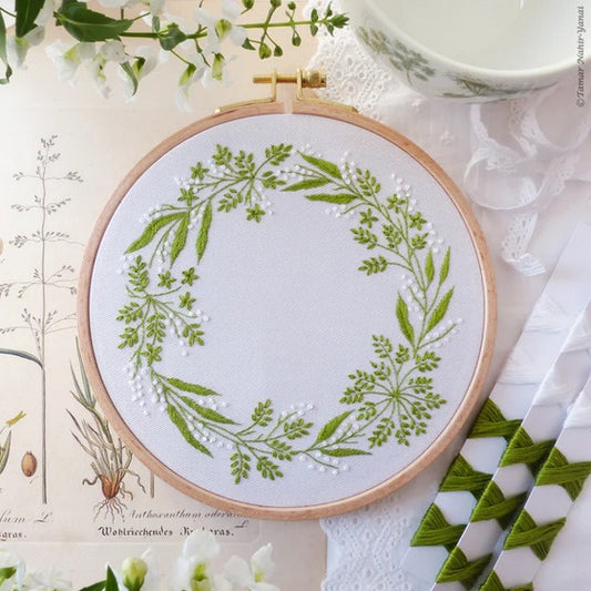 Green & White Wreath embroidery kit