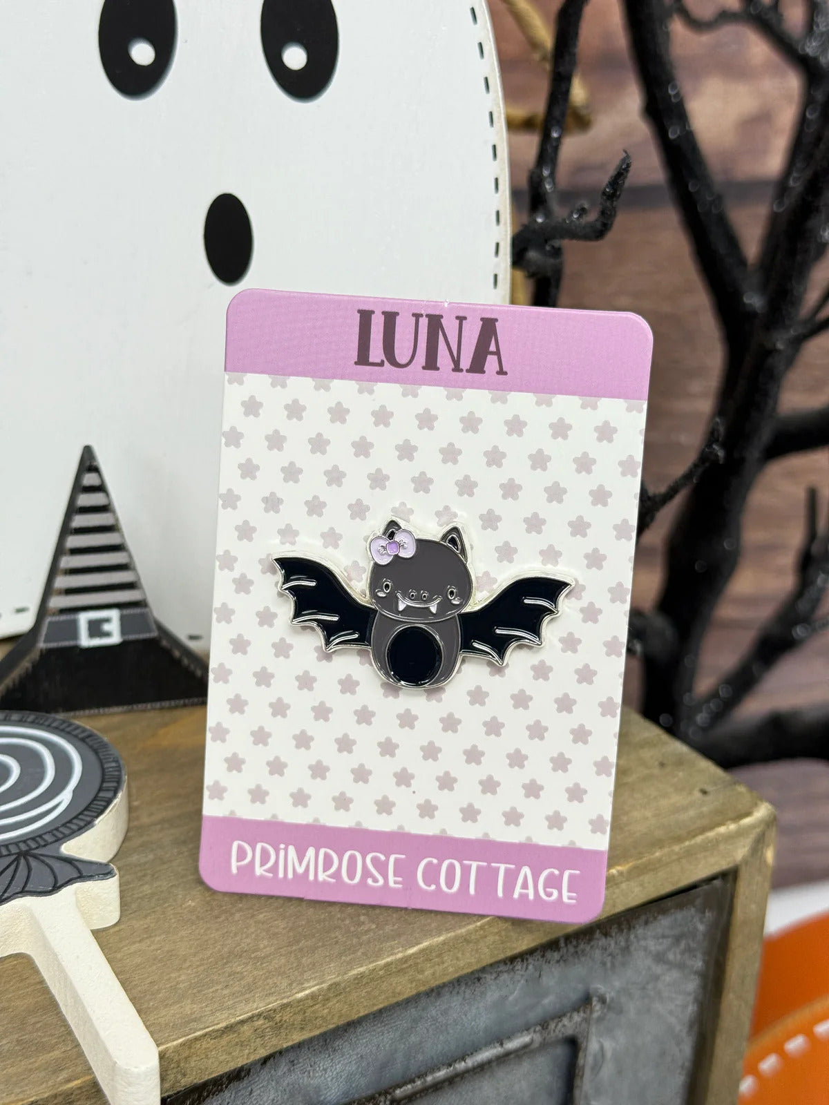 Luna magnetic needle minder