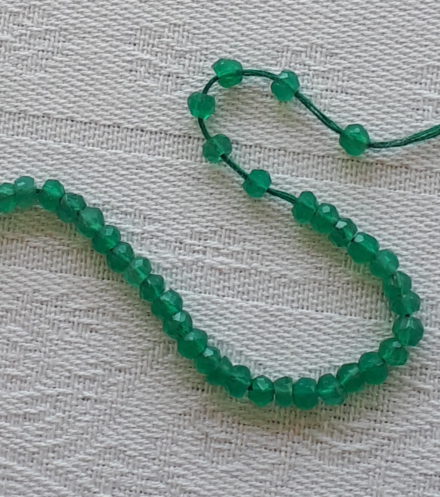 2mm Green Onyx (dyed) beads