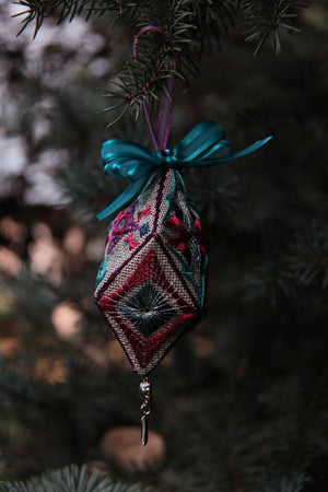 Apricot Grove - Christmas 2014 canvaswork ornament